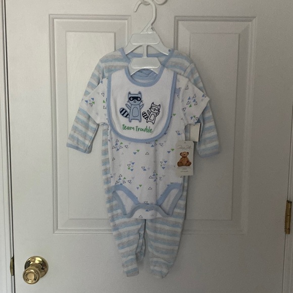 NWT 3 Piece Sleeper, Onesie and Bib size 6-9 Month - Picture 1 of 9